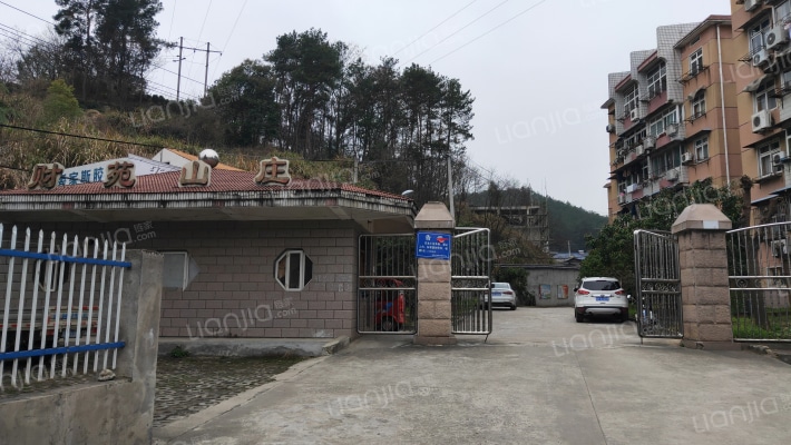 财苑山庄外景图