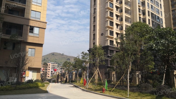 东郡华府外景图