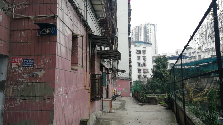 红花小区外景图