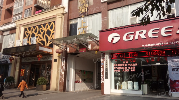 崟瑞上城外景图