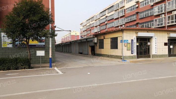 八仙桥花石桥村外景图