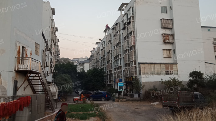 格里坪镇水井社区外景图