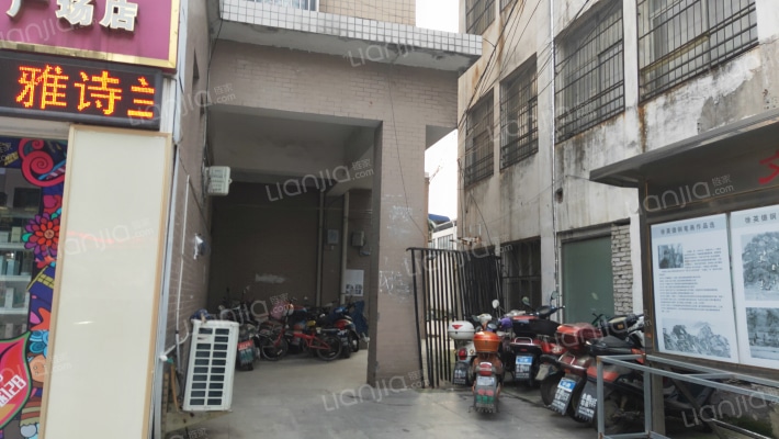 卧龙小区外景图