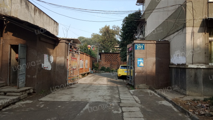 二重生活区外景图