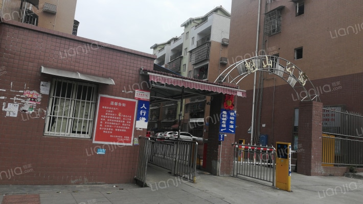 魁山公寓外景图