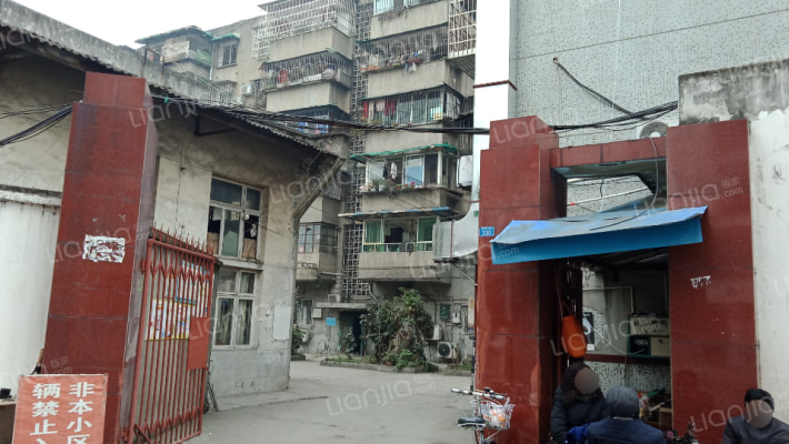 西南市街330号院外景图