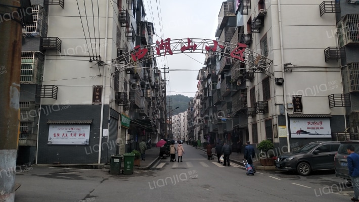 西湖山小区外景图