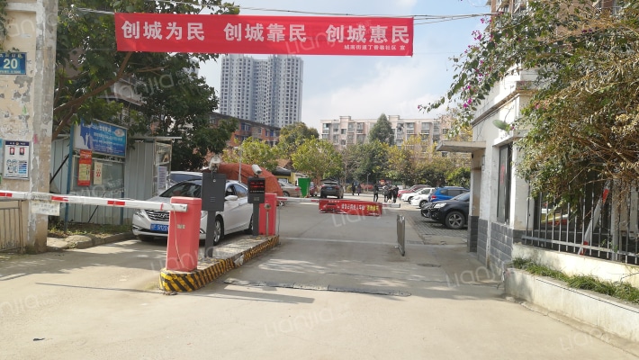 105生活区外景图