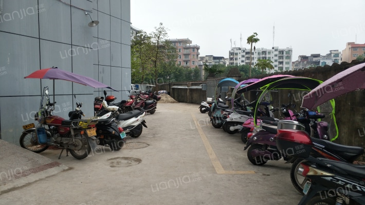 东方商厦外景图