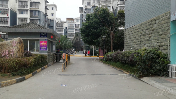 金岸湖畔外景图