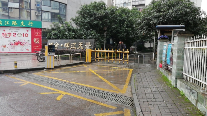 颐舍畔江天景外景图