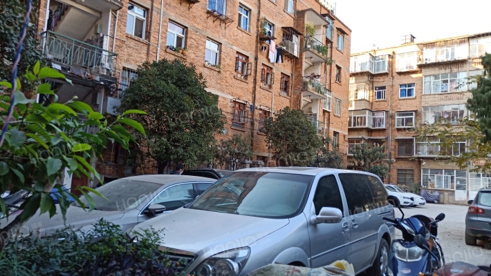 云南省化工进出口石化厅供销公司职工住宅外景图