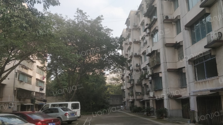 人大宿舍外景图