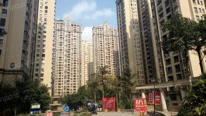 宝龙城市广场外景图