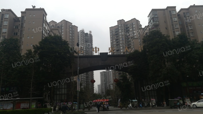 财信中央大街外景图