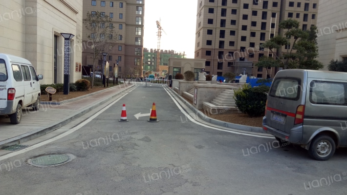 河畔豪庭外景图