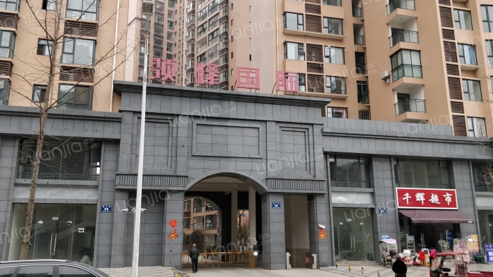 领峰国际外景图