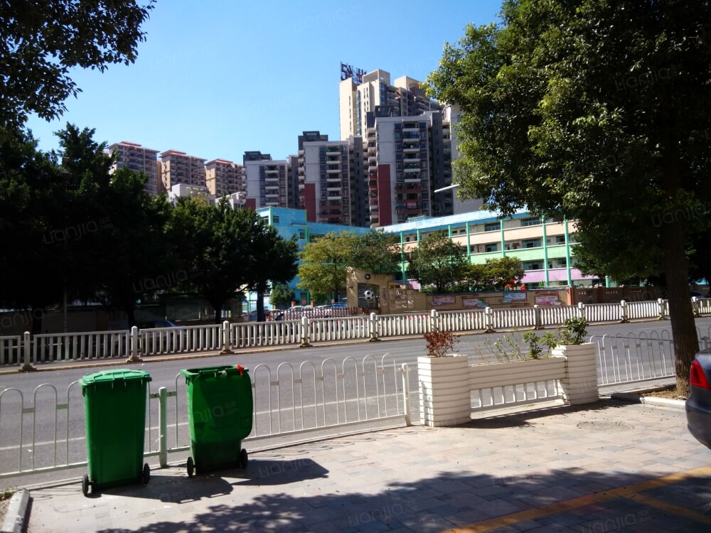 清新凯旋门实景图