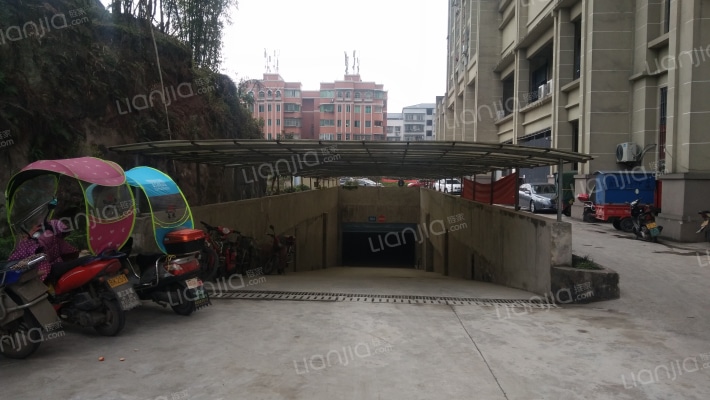 龙都时代广场外景图