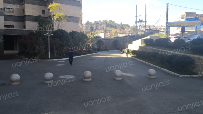 安宁世贸广场外景图