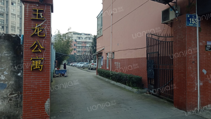 玉龙公寓外景图