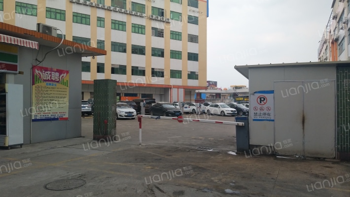 逸富广场外景图