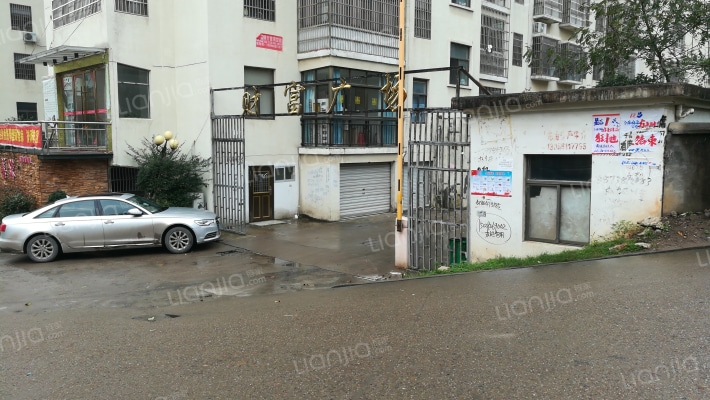 财富广场外景图