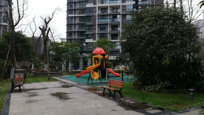 龙湾上城外景图