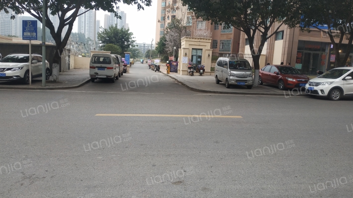 鸿铭春天外景图