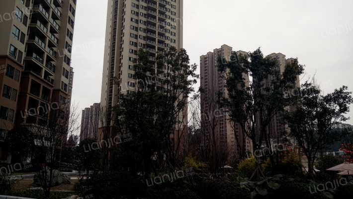 江润公园里外景图