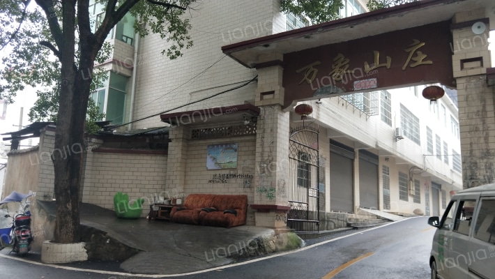 万象山庄外景图