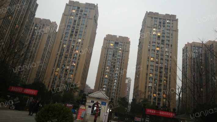 尉洪拉菲1987外景图