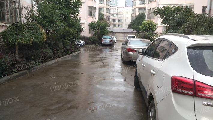 城建住宅区外景图