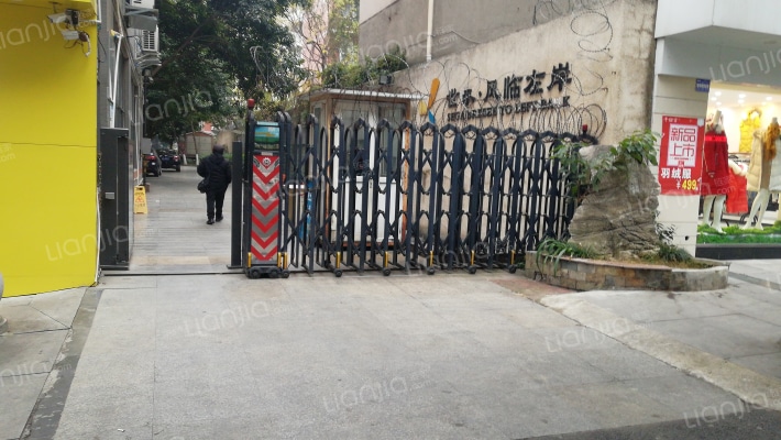 世家风临左岸外景图