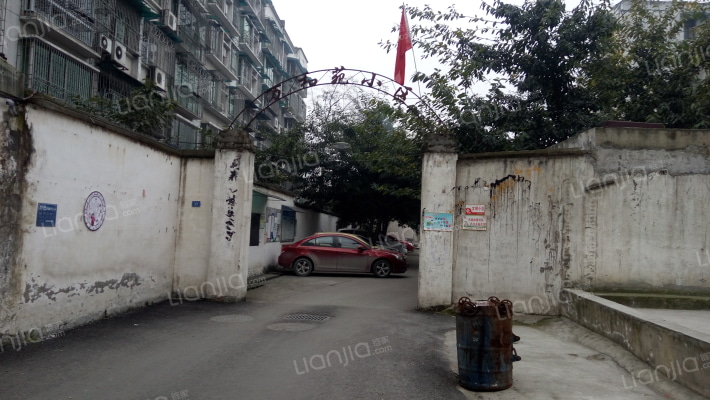 万和苑小区外景图