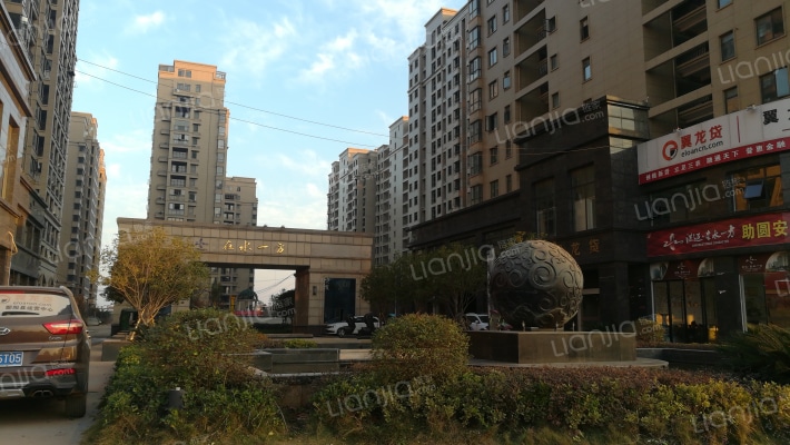 在水一方外景图