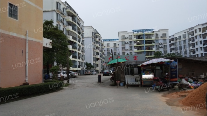 广场公寓外景图