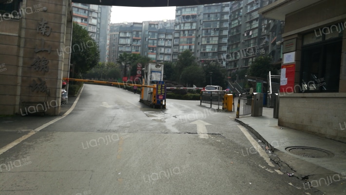 竹海南山锦城外景图