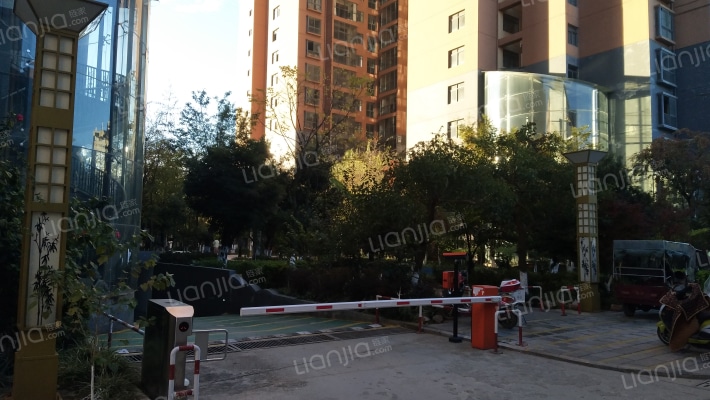 巴江明珠岭城外景图