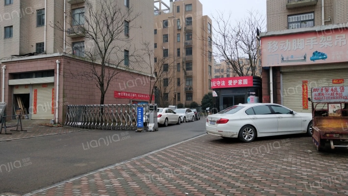 春天华庭外景图