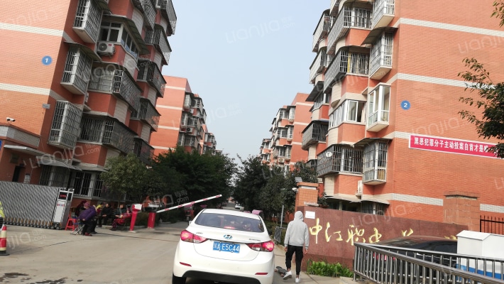 中江职中花苑外景图