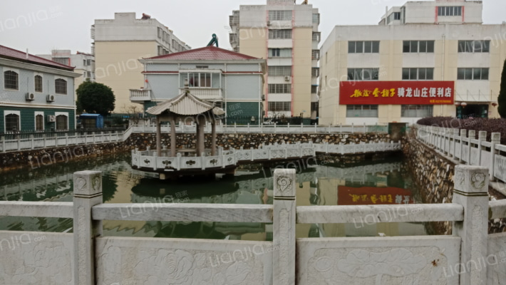 骑龙休闲山庄外景图