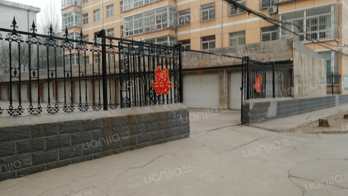 恒达中学教师家属院外景图