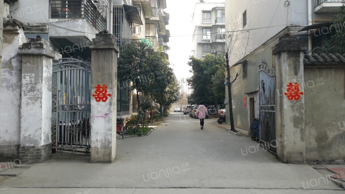 实验学校教师宿舍外景图