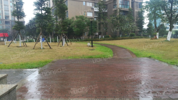 谛帅天香云锦外景图