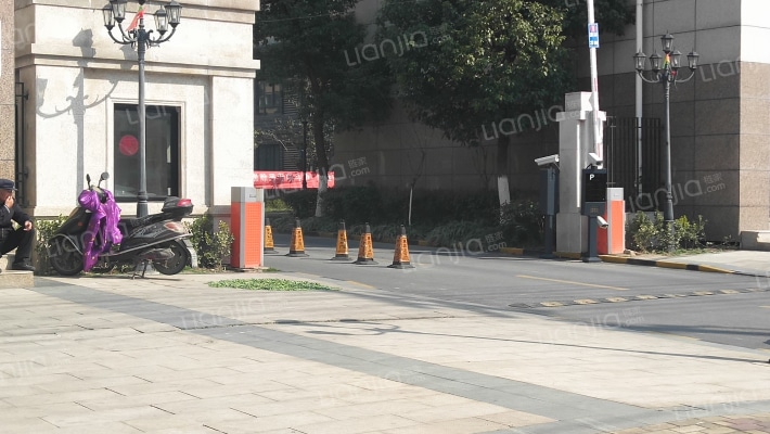 安粮学府花园外景图