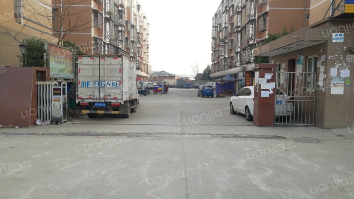 跃进花苑外景图