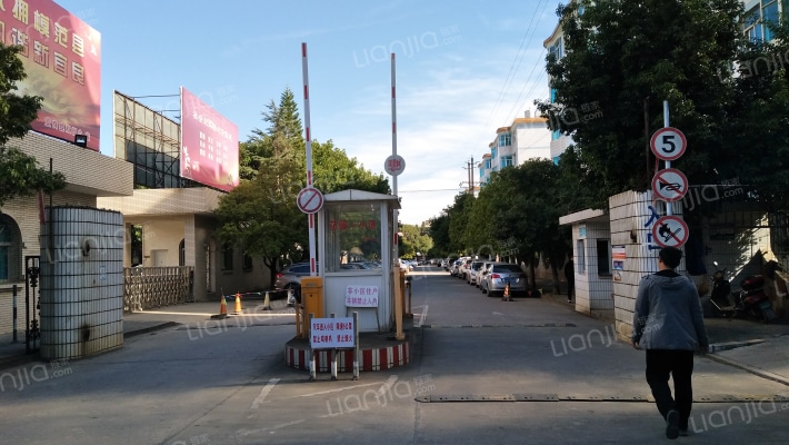 花园一小区外景图