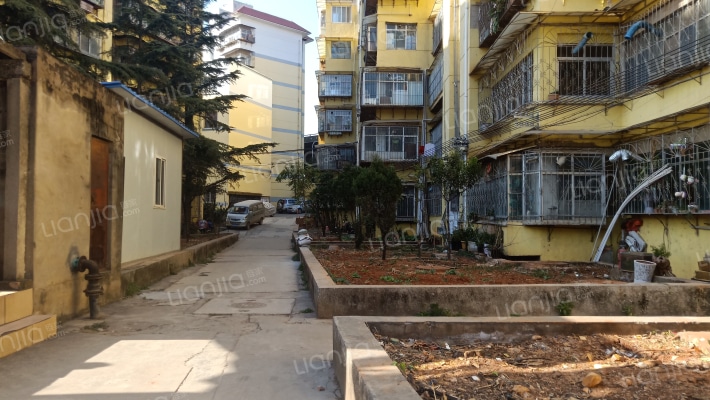 云南省地震局金马生活区外景图