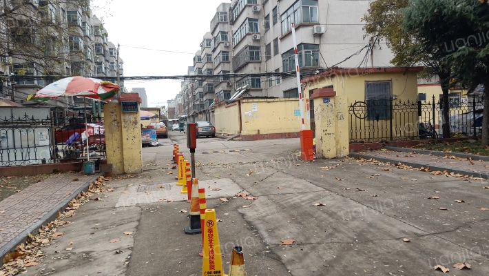 山东聚源集团宿舍楼外景图